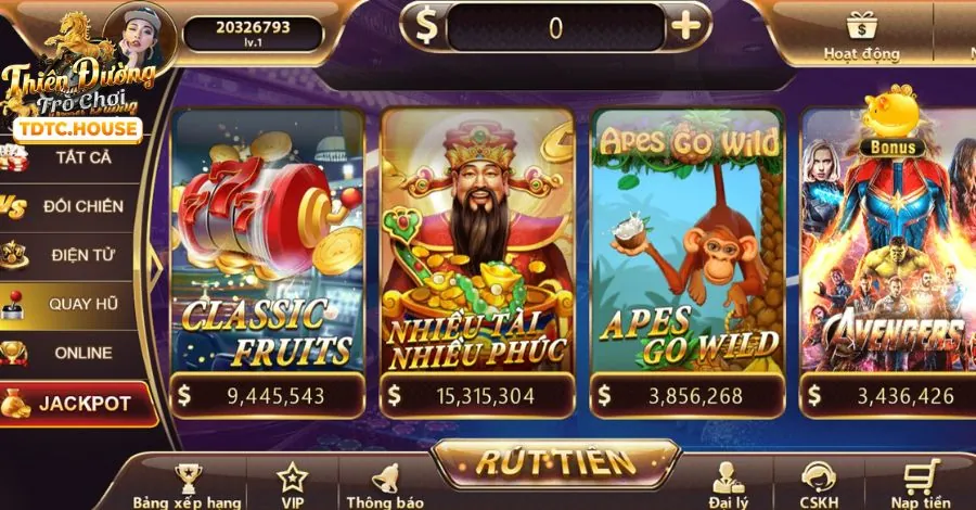 Thẻ VIP vàng với logo FF168 khuyến mãi và phần thưởng cao cấp